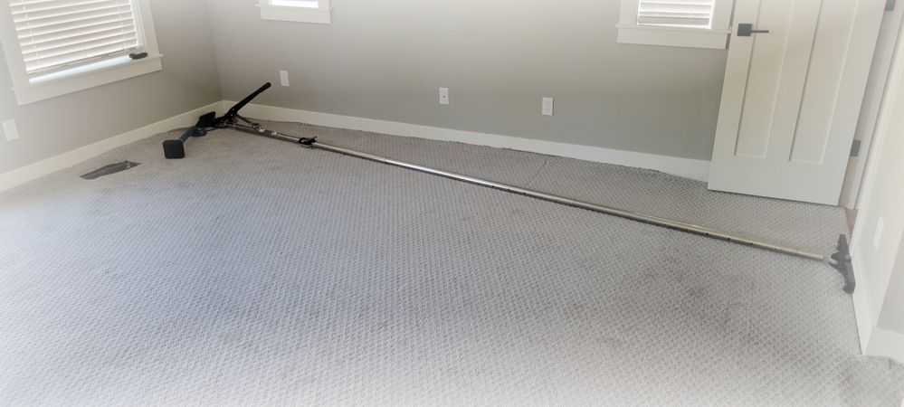 Using a power stretcher to re-stretch a buckled carpet